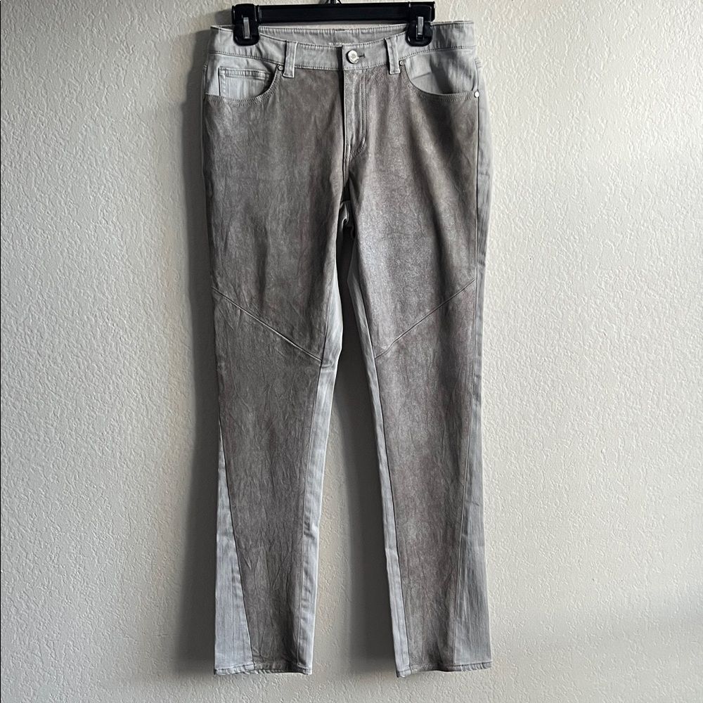 Like New! Elie Tahari 100% Leather Front Jeans Gray in Size 8